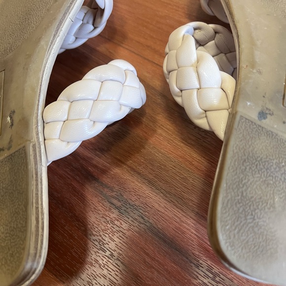 Well worn cream sandals - Picture 4 of 5